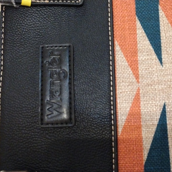 NWT Wrangler Tribal Print Shoulder Bag - Picture 2 of 16